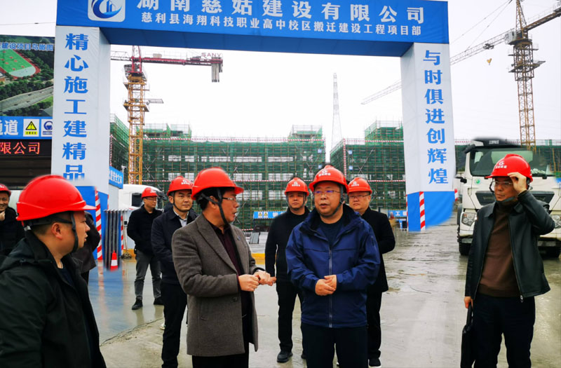 县委候书记到我校新校区工地视察(pic1)