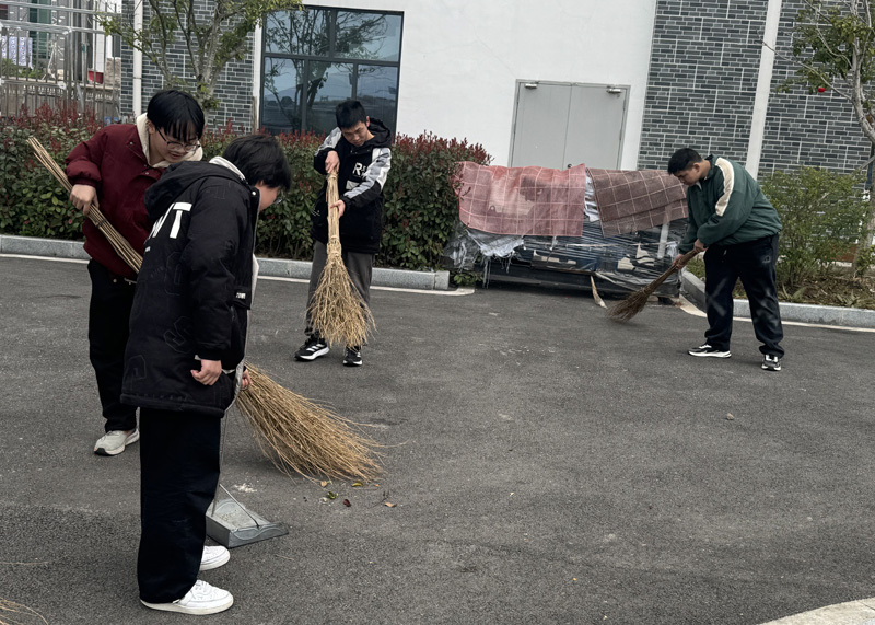 传承雷锋精神 情暖敬老院(pic4)