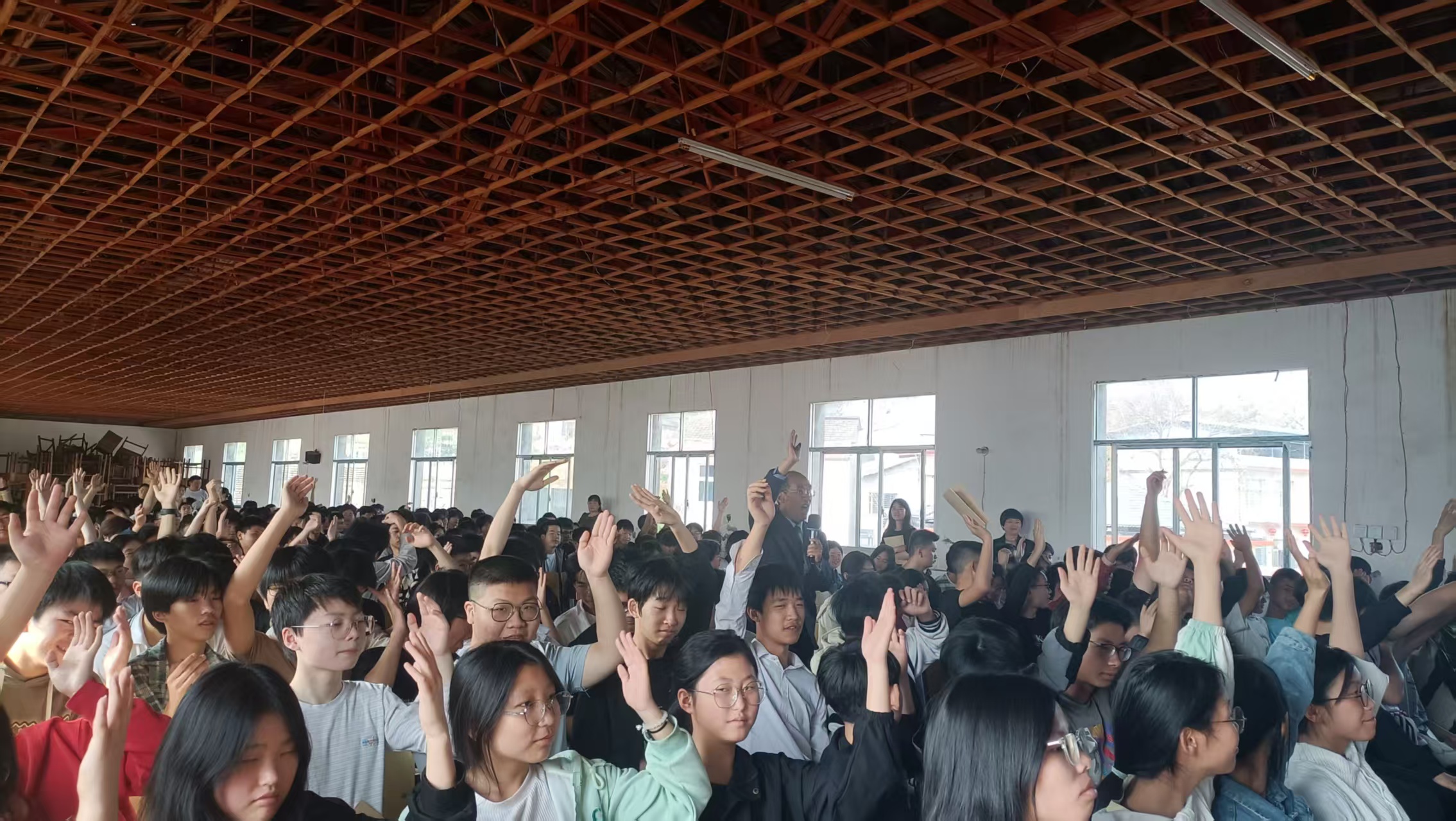 我校举行“珍爱生命，向阳而生”心理健康讲座(pic6)