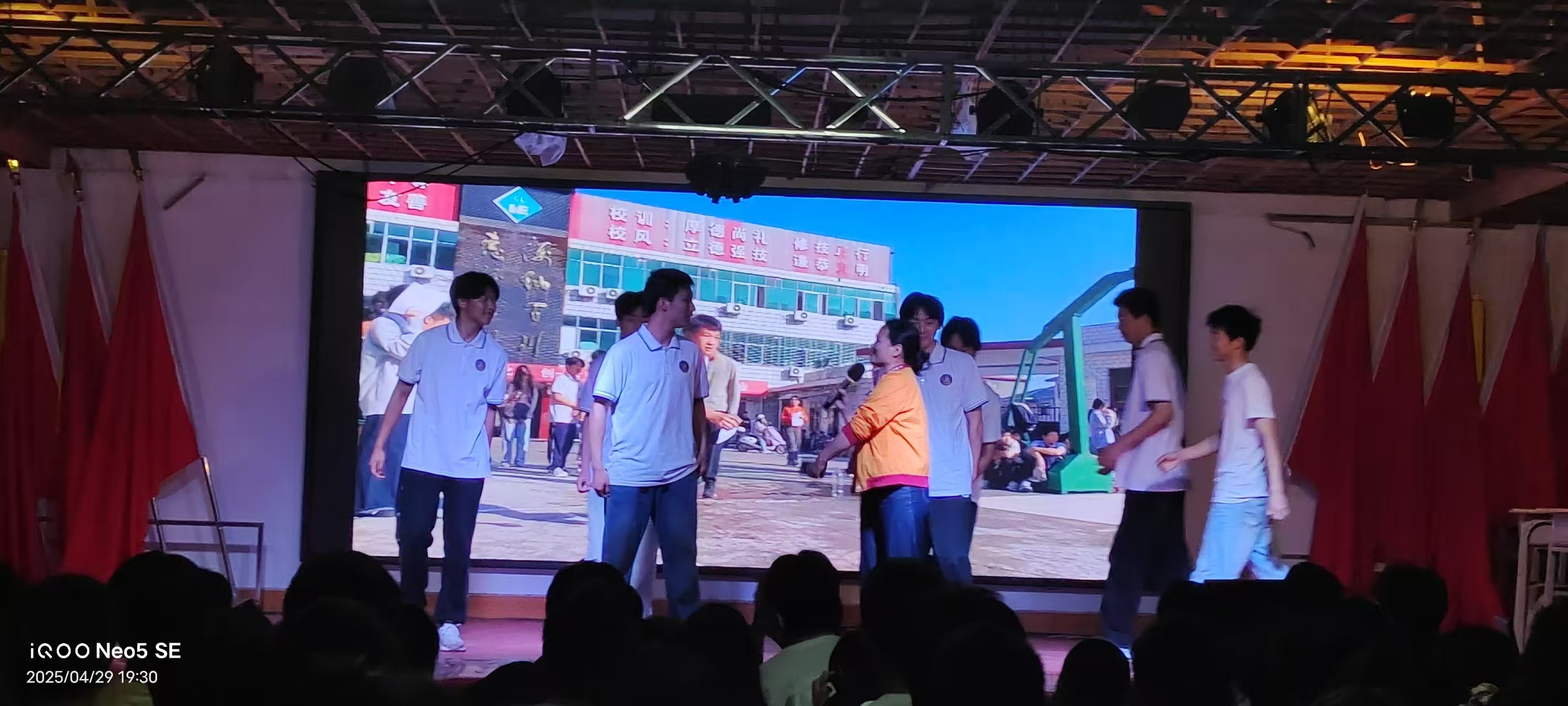 【最新】我校隆重举行庆“五一”迎“五四”文艺汇演(pic4)