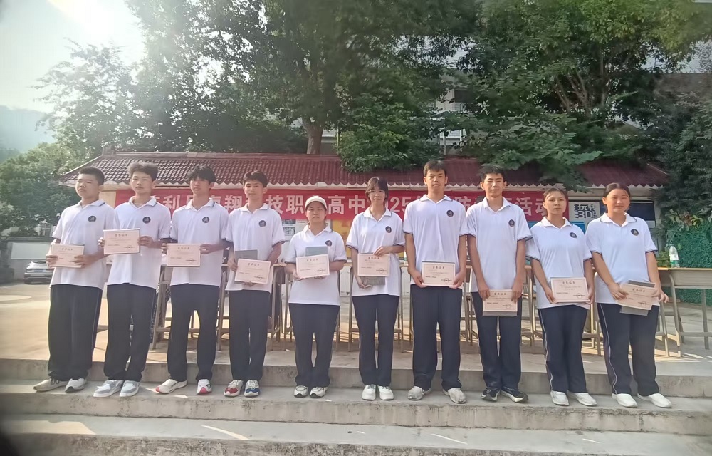 青春正当时，军训展风采(pic5)