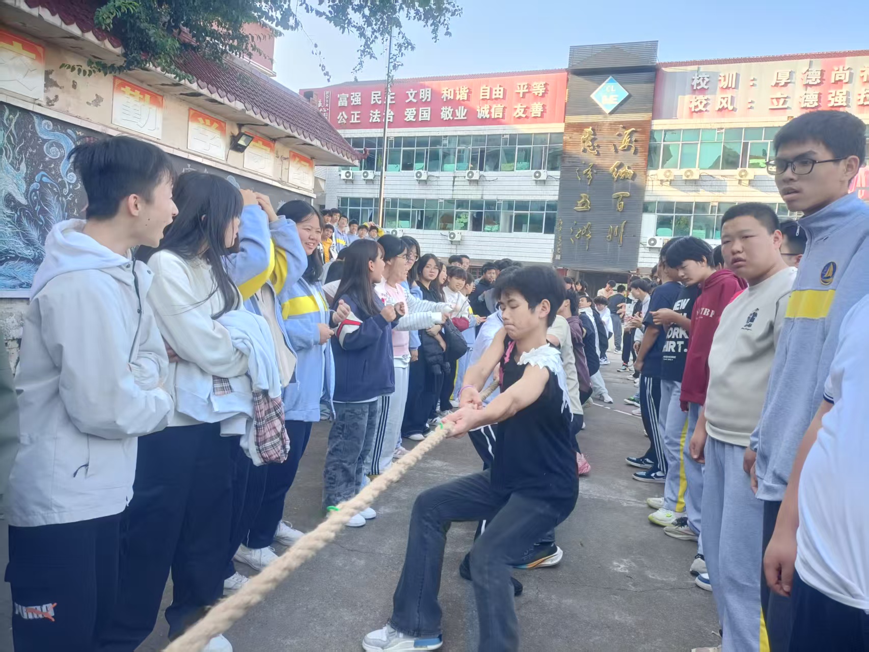 力“拔”山河2025年秋季校园拔河比赛火热开幕(pic2)